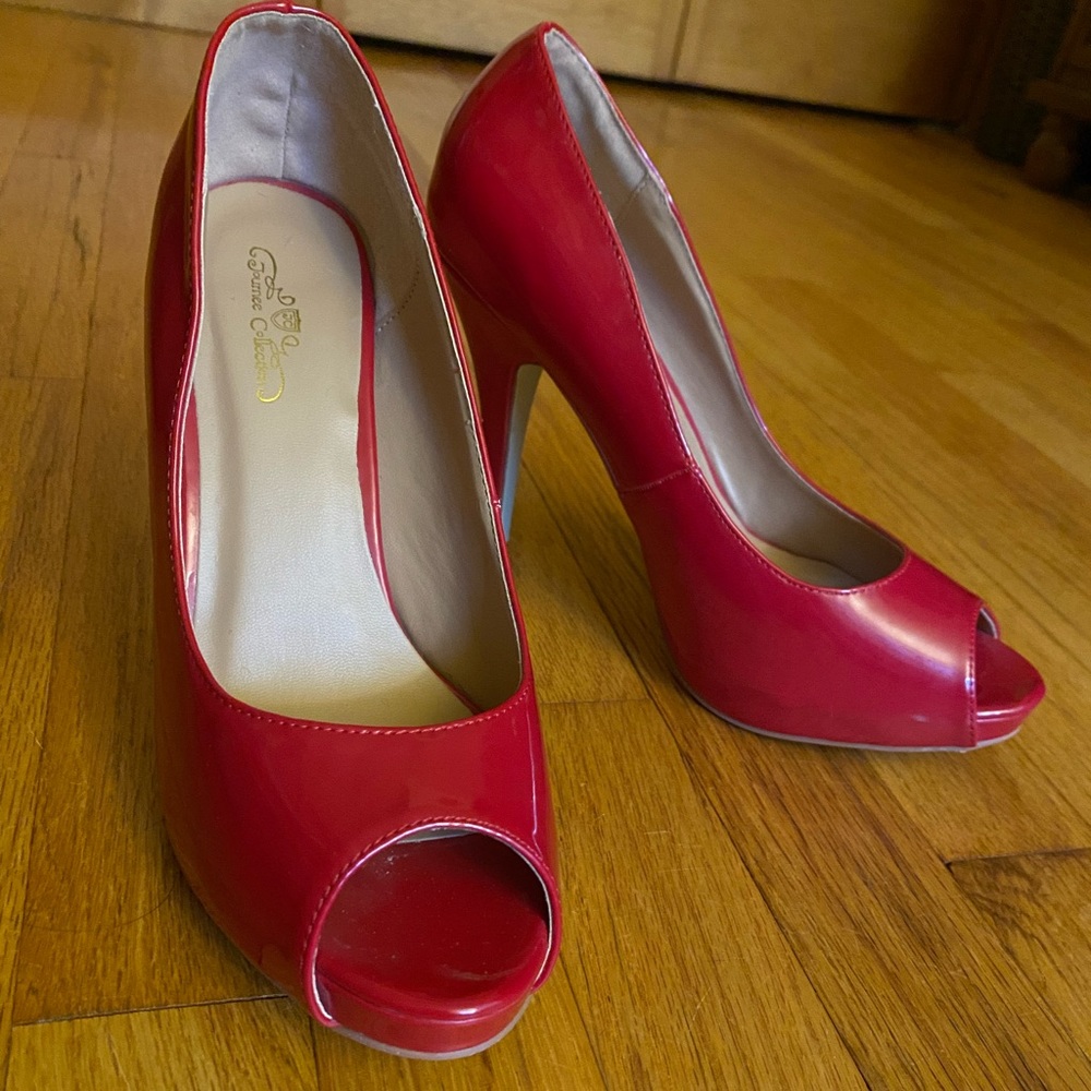 Red high heels 👠